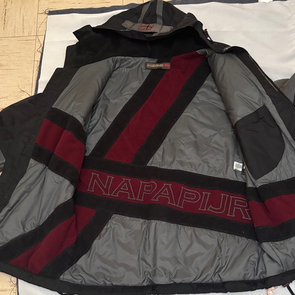Napapijri Black and Gray Ski Jacket Size L - Picture 11 of 16